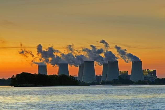  Jänschwalde, Braunkohlekraftwerk Jänschwalde bei Sonnenuntergang, drittgrößtes Braunkohlekraftwerk Deutschlands in Brandenburg, Spree Neiße *** Jänschwalde, Lignite-fired power station Jänschwalde at Sunset, third largest Lignite-fired power station Germany in Brandenburg, Spree Neisse Copyright: imageBROKER/alimdix/xArterrax/xSven-ErikxArndt ibltsm09513835.jpg