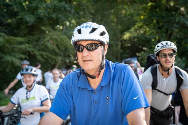 Radl und Radi Markus Söder auf Radltour durch Unterfranken, Ankunft Gaststube und Biergarten Fasanerie in Aschaffenburg Radl und Radi Markus Söder auf Radltour durch Unterfranken, Ankunft Gaststube und Biergarten Fasanerie in Aschaffenburg ,