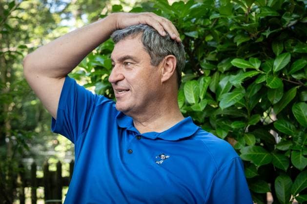 Radl und Radi Markus Söder auf Radltour durch Unterfranken, Ankunft Gaststube und Biergarten Fasanerie in Aschaffenburg Radl und Radi Markus Söder auf Radltour durch Unterfranken, Ankunft Gaststube und Biergarten Fasanerie in Aschaffenburg ,