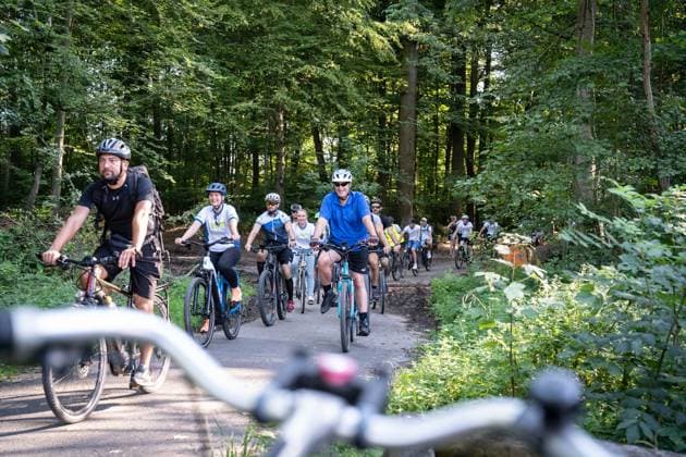 Radl und Radi Markus Söder auf Radltour durch Unterfranken, Ankunft Gaststube und Biergarten Fasanerie in Aschaffenburg Radl und Radi Markus Söder auf Radltour durch Unterfranken, Ankunft Gaststube und Biergarten Fasanerie in Aschaffenburg ,