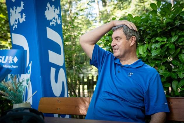 Radl und Radi Markus Söder auf Radltour durch Unterfranken, Ankunft Gaststube und Biergarten Fasanerie in Aschaffenburg Radl und Radi Markus Söder auf Radltour durch Unterfranken, Ankunft Gaststube und Biergarten Fasanerie in Aschaffenburg ,