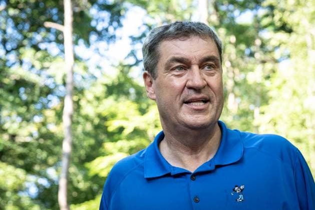 Radl und Radi Markus Söder auf Radltour durch Unterfranken, Ankunft Gaststube und Biergarten Fasanerie in Aschaffenburg Radl und Radi Markus Söder auf Radltour durch Unterfranken, Ankunft Gaststube und Biergarten Fasanerie in Aschaffenburg ,