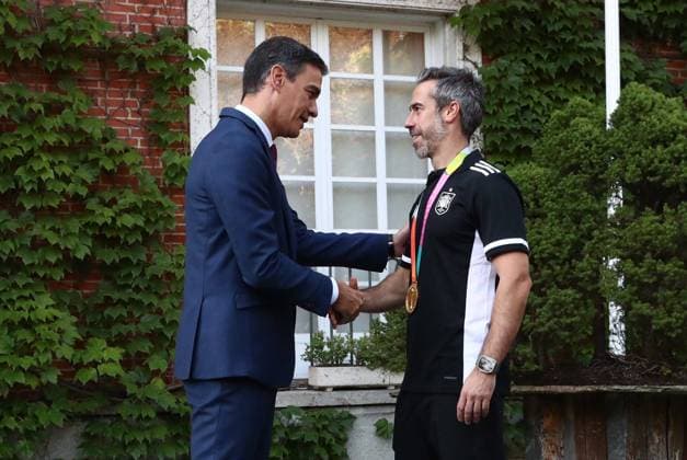 The President of the Spanish Government, Pedro Sánchez, during a meeting with the Spanish womens national soccer team as the winner of the World Cup in Madrid August 22, 2023 Pedro Sanchez receives the womens national soccer team at the Moncloa after their victory in the World Cup Cordon Press