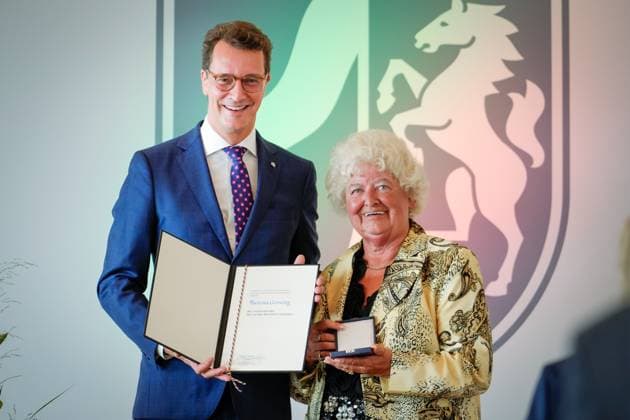 Award of the Order of Merit of the State of North Rhine Westphalia Theresia Gerwing from Beckum the Deputy Mayor with Hendrik Wuest Prime Minister of North Rhine Westphalia with the Cross of Merit and the certificate at the award ceremony of the Order of Merit of the State of North Rhine Westphalia in the State Chancellery in Duesseldorf,