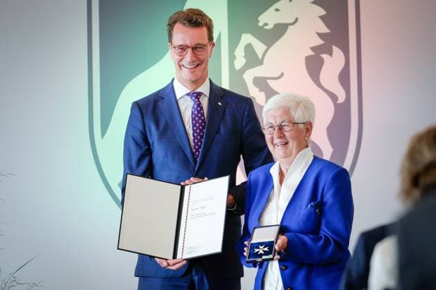 Award of the Order of Merit of the State of North Rhine Westphalia Karin Jaeger from Koenigswinter Volunteer in the Protestant Church Community Koenigswinter with Hendrik Wuest Prime Minister of North Rhine Westphalia with the Cross of Merit and the certificate at the award of the Order of Merit of the S