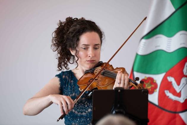 Hayley BULLOCK, violinist, violinist, musician, State Premier Hendrik WUEST honors citizens of North Rhine-Westphalia for their extraordinary commitment to society with the Order of Merit of the State, Award of the Order of Merit of the State of North Rhine-Westphalia in Duesseldorf on 22 08 2023