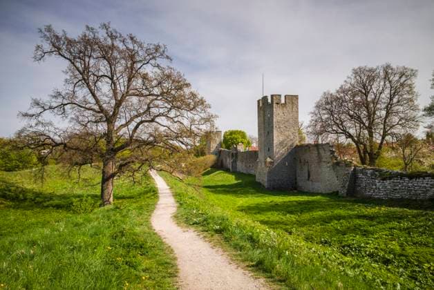 Sweden, Gotland Island, Visby, 12th century city wall, most complete medieval city wall in Europe  Copyright: xWalterxBibikowx x EU28 WBI0642
