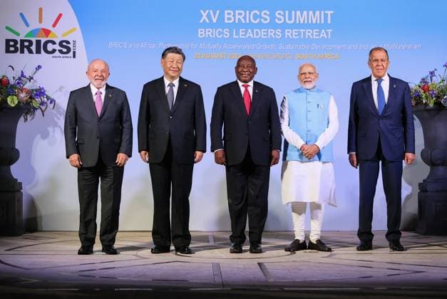 Bilder des Jahres 2023, News 08 August News Themen der Woche KW34 News Bilder des Tages South Africa BRICS Summit 8501394 22.08.2023 Brazilian President Luiz Inacio Lula da Silva, Chinese President Xi Jinping, South African President Cyril Ramaphosa, Indian Prime Minister Narendra Modi and Russian Foreign Minister Sergey Lavrov attend a photographing ceremony at the15th BRICS Summit in Johannesburg, South Africa. Russian Foreign Ministry Johannesburg South Africa  Copyright: xx