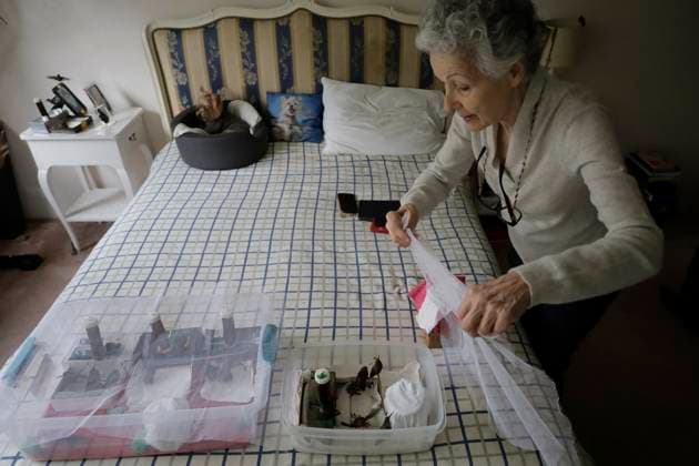 Catia Lattouf, Hummingbird Rescuer And Caregiver In Mexico Catia Lattouf, health couch, rescuer and hummingbird keeper, gets ready to feed injured hummingbirds inside her apartment in Mexico City. Mexico City Mexico City Mexico  Copyright: xGerardoxVieyrax originalFilename: vieyra-notitle230823_np0aD.jpg