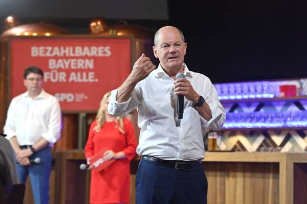 News Themen der Woche KW34 News Bilder des Tages Olaf SCHOLZ , stellt sich den Fragen der Buerger,Dialog. Townhall-Diskussion der SPD Bayern mit Bundeskanzler Olaf Scholz ,Florian von Brunn und Muenchens Oberbuergermeister Dieter Reiter am 24.08.2023 im Paulaner auf dem Nockherberg, *** Olaf SCHOLZ , faces the questions of the citizens, dialogue Townhall discussion of the SPD Bavaria with Federal Chancellor Olaf Scholz ,Florian von Brunn and Muenchens Lord Mayor Dieter Reiter on 24 08 2023 in the Paulaner on the Nockherberg,