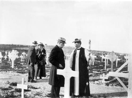 Winston Churchill with Bishop MacInnes of Jerusalem at memorial service in Military Cemeter, yMount Scopus, Jerusalem, Mandatory Palestine, American Colony (Jerusalem) Photo Department, March 1921  Copyright: xCircaxImagesx ghi-circa11769