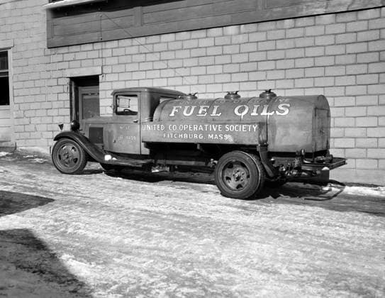 United Cooperative Society Fuel Oil Truck, Fitchburg, Massachusetts, USA, Arthur Rothstein, U.S. Farm Security Administration, February 1936  Copyright: xCircaxImagesx ghi-circa11930