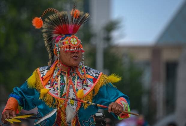 2Spirit Powwow Opens Edmonton Pride 2023 EDMONTON, CANADA - AUGUST 24, 2023: A member of the First Nation performing a Men™s Chicken Dance during the Beaver Hills 2Spirit Powwow in Edmonton s Churchill Square on the opening day of the Edmonton Pride Festival, on August 24, 2023, in Edmonton, Alberta, Canada. Edmonton Canada  Copyright: xArturxWidakx originalFilename: widak-2spiritp230824_np1vw.jpg