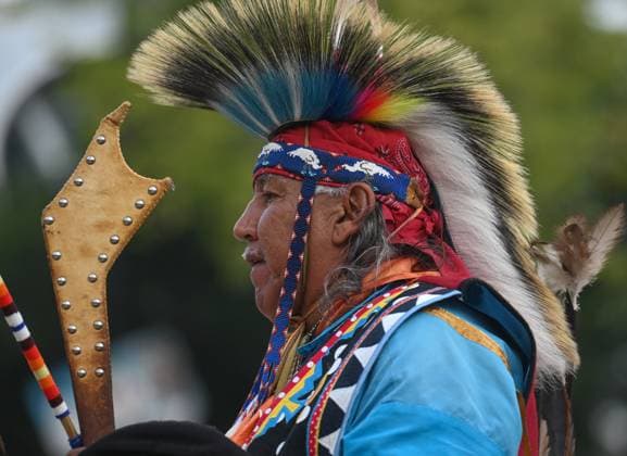 2Spirit Powwow Opens Edmonton Pride 2023 EDMONTON, CANADA - AUGUST 24, 2023: A member of the First Nation performing a dance during the Beaver Hills 2Spirit Powwow in Edmonton s Churchill Square on the opening day of the Edmonton Pride Festival, on August 24, 2023, in Edmonton, Alberta, Canada. Edmonton Canada  Copyright: xArturxWidakx originalFilename: widak-2spiritp230824_np3W3.jpg