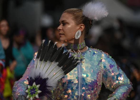 2Spirit Powwow Opens Edmonton Pride 2023 EDMONTON, CANADA - AUGUST 24, 2023: A member of the First Nation performing a dance during the Beaver Hills 2Spirit Powwow in Edmonton s Churchill Square on the opening day of the Edmonton Pride Festival, on August 24, 2023, in Edmonton, Alberta, Canada. Edmonton Canada  Copyright: xArturxWidakx originalFilename: widak-2spiritp230824_npoud.jpg