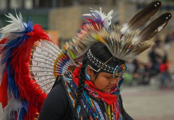 2Spirit Powwow Opens Edmonton Pride 2023 EDMONTON, CANADA - AUGUST 24, 2023: A member of the First Nation wearing a fancy dress during the Beaver Hills 2Spirit Powwow in Edmonton s Churchill Square on the opening day of the Edmonton Pride Festival, on August 24, 2023, in Edmonton, Alberta, Canada. Edmonton Canada  Copyright: xArturxWidakx originalFilename: widak-2spiritp230824_npqex.jpg