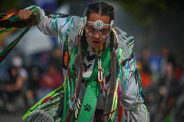 2Spirit Powwow Opens Edmonton Pride 2023 EDMONTON, CANADA - AUGUST 24, 2023: A member of the First Nation performing a dance during the Beaver Hills 2Spirit Powwow in Edmonton s Churchill Square on the opening day of the Edmonton Pride Festival, on August 24, 2023, in Edmonton, Alberta, Canada. Edmonton Canada  Copyright: xArturxWidakx originalFilename: widak-2spiritp230824_npqtQ.jpg