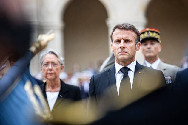 National Hommage To Jean-Louis Georgelin - Paris President Emmanuel Macron, flanked by Prime Minister Elisabeth Borne, attends a national hommage to Jean-Louis Georgelin, a former French army chief in charge of restoring Paris s emblematic Notre-Dame cathedral, at the Hotel des Invalides in Paris, France on August 25, 2023. General Jean-Louis Georgelin, 74, died on August 19, 2023 during a mountain hike in the Pyrenees mountain. Photo by Mathilde Mazars Pool ABACAPRESS.COM Paris IDF France  Copyright: xMazarsxMathilde Pool ABACAx 865095_011 MazarsxMathilde Pool ABACAx 865095_011