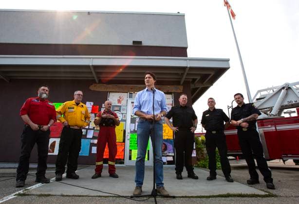 August 25, 2023, West Kelowna, BC, Canada: Prime Minister Justin Trudeau speaks with media outside a fire hall in West Kelowna, B.C. on Friday, Aug. 25, 2023. West Kelowna Canada  - ZUMAc35_ 20230825_zaf_c35_110 Copyright: xMarissaxTielx