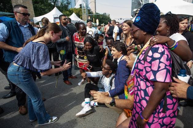 August 26, 2023, EDMONTON, AB, CANADA: Prime Minister Justin Trudeau poses with people as his daughter Ella-Grace takes a photo while participating in a Pride event in Edmonton on Saturday, August 26, 2023. EDMONTON CANADA  - ZUMAc35_ 20230826_zaf_c35_038 Copyright: xJasonxFransonx