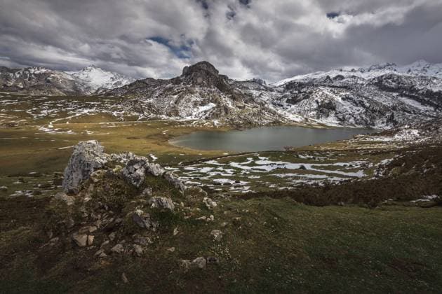 Snow on a spring morning in Picos de Europa mountains, Asturias, Spain Covadonga, Asturias, Spain CR_FDECQV230826-1242234-01