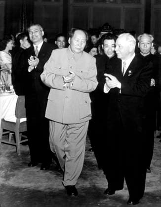 Archivbilder der Woche KW35 VOROSHILOV CHINA VISIT 135906 11.10.1957 Stay of Voroshilov, Chairman of the Presidium of the U.S.S.R. Supreme Soviet, in the People s Republic of China. Voroshilov, Mao Tse Tung, Rashidov during the meeting. Yakov Voskoboinikov Sputnik Beijing China  Copyright: xYakovxVoskoboinikovx