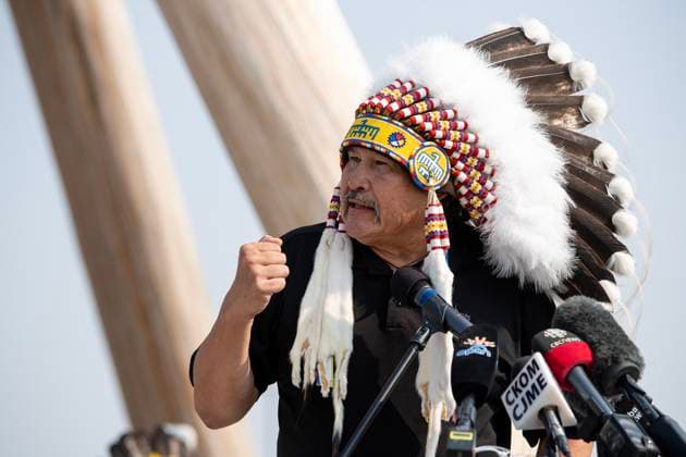 Kanada, Vertreter Indigener Völker gegen Klage gegen Nation Resources Transfer Act bekannt August 29, 2023, Saskatoon, SK, CAN: Prince Albert Grand Council Chief Brian Hardlotte speaks during a media event announcing that the Federation of Sovereign Indigenous Nations (FSIN) announced their intent to file a lawsuit against the federal and provincial governments saying the nation resources transfer act infringes on treaty rights at the FSIN in Saskatoon, Sask., Tuesday, Aug. 29, 2023. Saskatoon CAN  - ZUMAc35_ 20230829_zaf_c35_032 Copyright: xLiamxRichardsx