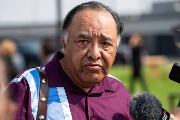 Kanada, Vertreter Indigener Völker gegen Klage gegen Nation Resources Transfer Act bekannt August 29, 2023, Saskatoon, SK, CAN: Shoal Lake Cree Nation Chief Marcel Head speaks during to media following an event announcing that the Federation of Sovereign Indigenous Nations (FSIN) announced their intent to file a lawsuit against the federal and provincial governments saying the nation resources transfer act infringes on treaty rights at the FSIN in Saskatoon, Sask., Tuesday, Aug. 29, 2023. Saskatoon CAN  - ZUMAc35_ 20230829_zaf_c35_034 Copyright: xLiamxRichardsx