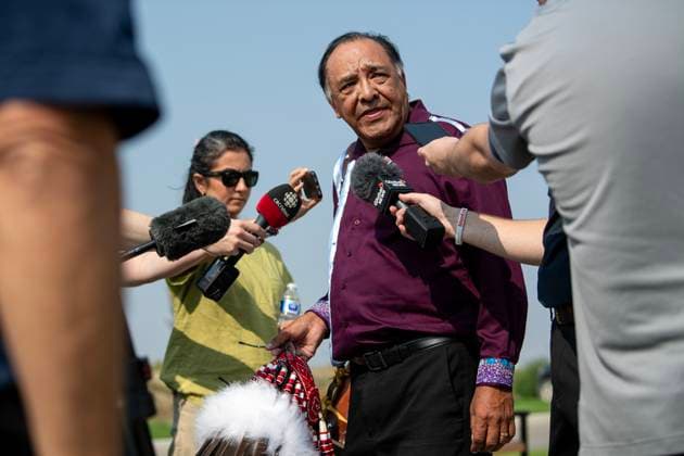 Kanada, Vertreter Indigener Völker gegen Klage gegen Nation Resources Transfer Act bekannt August 29, 2023, Saskatoon, SK, CAN: Shoal Lake Cree Nation Chief Marcel Head speaks during to media following an event announcing that the Federation of Sovereign Indigenous Nations (FSIN) announced their intent to file a lawsuit against the federal and provincial governments saying the nation resources transfer act infringes on treaty rights at the FSIN in Saskatoon, Sask., Tuesday, Aug. 29, 2023. Saskatoon CAN  - ZUMAc35_ 20230829_zaf_c35_035 Copyright: xLiamxRichardsx