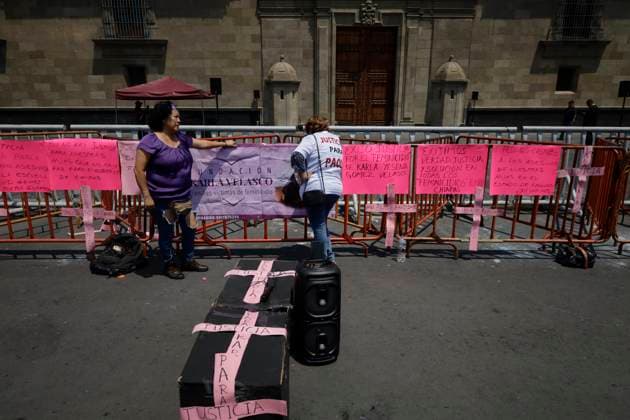 Mothers And Relatives Of Femicide Victims Demand Justice Outside The National Palace In Mexico City In the centre, mother of Paola Yazmin, a victim of femicide, demands justice outside the National Palace in Mexico City. Paola Yazmin was found dead in a cistern at the David Gomez Federal Elementary School in Chiapas on December 8, 2022, when the students were in class. Eight months after the tragic event, the family has still not found justice. Mexico City Mexico City Mexico  Copyright: xGerardoxVieyrax originalFilename: vieyra-notitle230829_npoZz.jpg