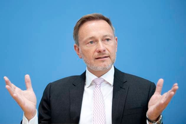 Christian Lindner - Kindergrundsicherung DEU, Deutschland, Germany, Berlin, 28.08.2023 Christian Lindner , Bundesfinanzminister FDP , waehrend der Bundespressekonferenz zum Thema Einigung bei der Kindergrundsicherung in Berlin Deutschland. en: Christian Lindner , German Federal Minister of Finance FDP during a press conference at the Federal Press Conference Bundespressekonferenz concerning the basic child allowance law in Berlin Germany *** Christian Lindner Kindergrundsicherung DEU, Deutschland, Germany, Berlin, 28 08 2023 Christian Lindner , German Federal Minister of Finance FDP , during a press conference at the Federal Press Conference concerning the basic child allowance law in Berlin Germany en Christian Lindner , German Federal