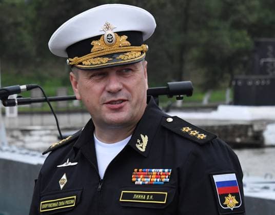 Russland, U-Boot Crew bekommt Auszeichnung in Wladivostok Russia Submarine Decommissioning 8505962 30.08.2023 Russian Navy Pacific Fleet Commander Viktor Liina thanks the crew of the Krasnokamensk submarine for their service during the decommissioning procedure, at the pier in Ulysses Bay in Vladivostok, Russia. During the 30 years of its service in the Pacific Fleet, the submarine performed 13 combat services, and the crew of the submarine was awarded the prizes of the Commander-in-Chief of the Navy 10 times. Vitaliy Ankov Sputnik Vladivostok Russia  Copyright: xVitaliyxAnkovx