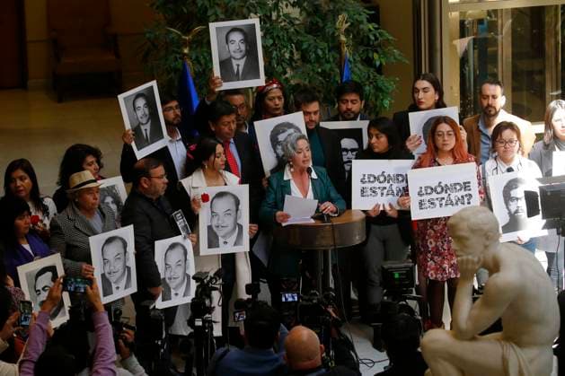 Chile, Internationaler Tag der Verschwundenen in Santiago Valparaiso, 30 de agosto de 2023 Parlamentarios conmemoran del dia del Detenido Desaparecido en la camara de diputados Sebastian Cisternas Aton Chile, Chile Aton_741250 *** Valparaiso, August 30, 2023 Parliamentarians commemorate the Day of the Detained and Disappeared in the Chamber of Deputies Sebastian Cisternas Aton Chile, Chile Aton 741250  Copyright: SEBASTIANxCISTERNAS ATONxCHILE