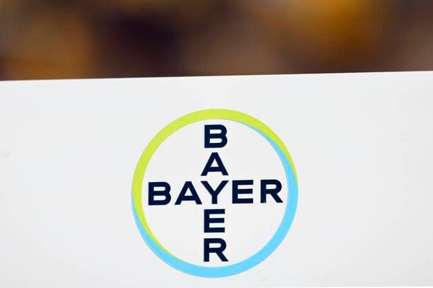 Das Logo der Bayer AG zu sehen an einem Podium im Rahmen der Sommertour von Hendrik Wüst bei seinem Besuch der Agrarsparte der Bayer AG in Monheim. (Themenbild, Symbolbild) Monheim, 30.08.2023 NRW Deutschland *** The Bayer AG logo seen at a podium as part of Hendrik Wüsts summer tour during his visit to the agricultural division of Bayer AG in Monheim Topic image, symbol image Monheim, 30 08 2023 NRW Germany Copyright: xChristophxHardtx