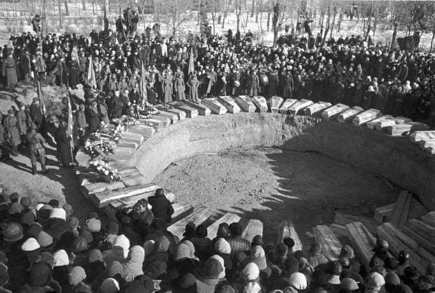 Archivbilder der Woche KW35 WWII COMMUNAL GRAVE ROSTOV-ON-DON 942 16.02.1943 Civilians shot by retreating Nazis buried in a communal grave. Vladimir Ivanov Sputnik Rostov-on-Don Rostov region Russia  Copyright: xVladimirxIvanovx