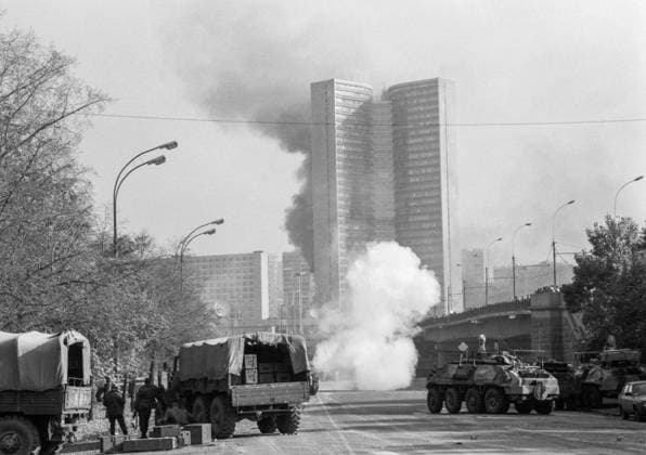Moscow, Russia. The view shows the Moscow City Hall building seized by supporters of the Russian Parliament, during a fire on the lower floors, and servicemen who sided with the Russian President on Taras Shevchenko Embankment, within the escalating confrontation between the Supreme Soviet of the Russian Federation and Russian President Boris Yeltsin. Boris Kavashkin TASS  18560902