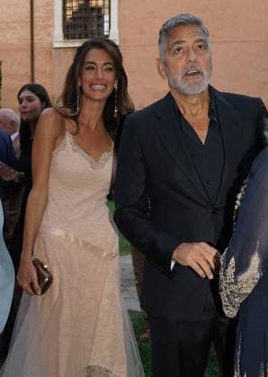 August 31, 2023, Venezia, Italia: L attore statunitense George Clooney e la moglie Amal Alamuddin poco prima dellinizio della cerimonia per il Diane Von Furstenberg Award, nella Sala degli Arazzi della Fondazione Giorgio Cini a Venezia, 31 agosto 2023. American actor George Clooney and his wife Amal Alamuddin shortly before the start of the ceremony for the Diane Von Furstenberg Award, in the Sala degli Arazzi of the Giorgio Cini Foundation in Venice, Italy, 31 August 2023. ANSA ANDREA MEROLA Venezia Italia  - ZUMAa110 20230831_zaf_a110_134 Copyright: xAndreaxMerolax