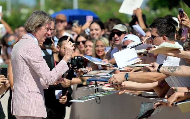 September 1, 2023, VENICE, ITALY: US film director Wes Anderson signs autographs as he arrives for the Cartier Glory to The Filmmaker Award and the screening of his movie The wonderful story of Henry Sugar during the 80th Venice Film Festival in Venice, Italy, 01 September 2023. The movie is presented out of competition at the festival running from 30 August to 09 September 2023. ANSA ETTORE FERRARI VENICE ITALY  - ZUMAa110 20230901_zaf_a110_019 Copyright: xEttorexFerrarix
