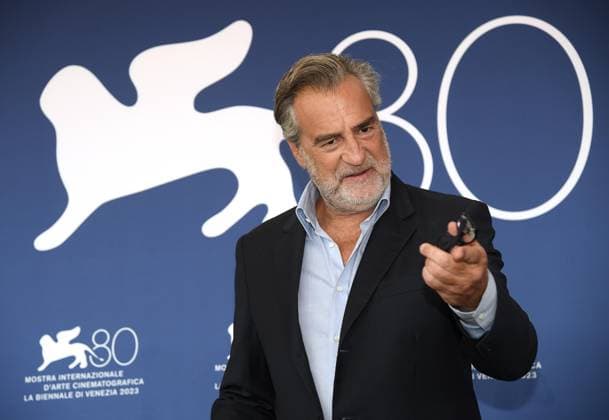 Entertainment Themen der Woche KW35 Entertainment Bilder des Tages September 1, 2023, VENICE: Italian actor Max Tortora poses at a photocall for Felicita during the 80th annual Venice International Film Festival, in Venice, Italy, 01 September 2023. The movie is presented in Orizzonti Extra section at the festival running from 30 August to 09 September 2023. ANSA CLAUDIO ONORATI, pose at a photocall for Felicita during the 80th annual Venice International Film Festival, in Venice, Italy, 01 September 2023. The movie is presented in Orizzonti Extra section at the festival running from 30 August to 09 September 2023. ANSA CLAUDIO ONORATI VENICE  - ZUMAa110 20230901_zaf_a110_045 Copyright: xClaudioxOnoratix