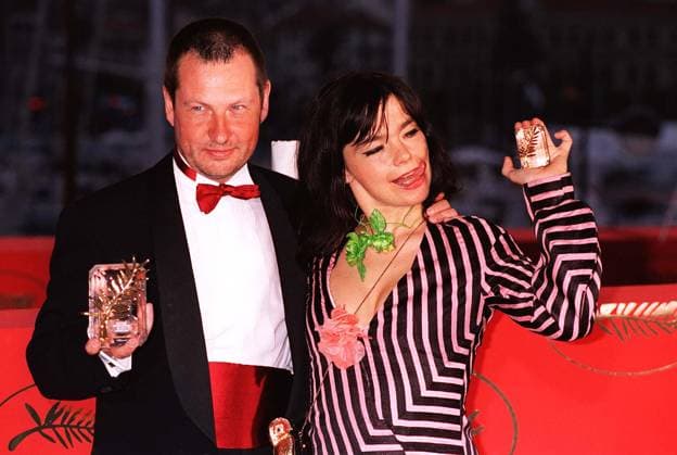LARS VON TRIER Danish Film Director and Producer with BJORK Icelandic Pop Singer and Actress At the 2000 Cannes Film Festival COMPULSORY CREDIT: UPPA Photoshot Photo UIW 017363 R-19a 12.05.2000 LARS VON TRIER Danish Film Director and Producer with BJORK Icelandic Pop Singer and Actress At the 2000 Cannes Film Festival COMPULSORY CREDIT: Starstock Photoshot Photo UIW 017363 R-19a 12.05.2000, Credit:Photoshot Avalon United Kingdom  Copyright: xPhotoshotx xAvalonx 0502356571