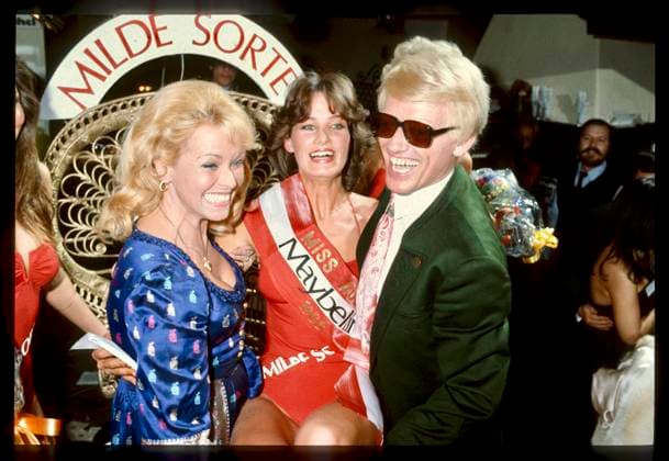 Archivbilder der Woche KW35 Fotos: Leopold NEKULA VIENNAREPORT e. U. â¬Öï¸ Wahl zur MISS AUSTRIA 1983 3. Februar 1983, Tenne, Kitzbühel Tirol Miss Austria 1983 Mercedes Stermitz, Hannelore Kramm, geborene Auer, geschiedene Auersperg und Ehemann von Heino Heinz Georg Kramm . KODAK 5031 5036 . NIKON Super Coolscan 5000 ED . VueScan 5 . Z101000144_310823_1_5 . ï£¿ NEKULA Classics ï£¿ - Bilder aus meinem reichhaltigen Fundus an Persönlichkeiten und Ereignissen der Zeitgeschichte . Infos: https: de.wikipedia.org wiki Mercedes_Stermitz https: de.wikipedia.org wiki Miss_Austria . copyright Leopold Nekula VIENNAREPORT Nachrichten- und Bildagentur e. U. www.viennareport.at Mail office@viennareport.at Mobile 0043 676 6249800 Wien Austria *** Photos Leopold NE Z101000144_31082301jpeg