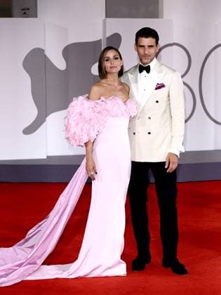 Venice, 80th Venice Film Festival 2023. Evening 3 - red carpet of the film Finally Dawn Venice, 80th Venice Film Festival 2023. Evening 3 - red carpet of the film Finally L alba. In the photo Olivia Culpo with her boyfriend Christian McCaffrey Venice -  Copyright: xIPA ABACAx BRIPA20230901_1753 IPA ABACAx BRIPA20230901_1753
