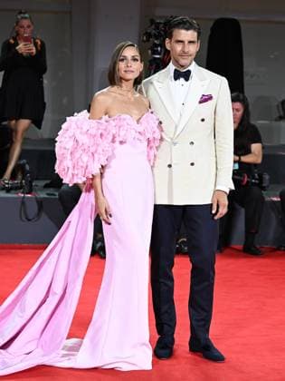 Venice, 80th Venice Film Festival 2023. Evening 3 - red carpet of the film Finally L alba Venice, 80th Venice Film Festival 2023. Evening 3 - red carpet of the film Finally Dawn . In the photo Olivia Culpo with boyfriend Christian McCaffrey Venice Italy  Copyright: xIPA ABACAx BRIPA20230901_2037 IPA ABACAx BRIPA20230901_2037