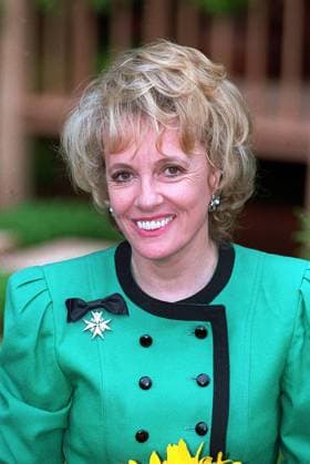 ESTHER RANTZEN, OBE TV Producer & Presenter COMPULSORY CREDIT: UPPA Photoshot Photo UIW 007783 B-11a 23.05.1994 At the Chelsea Flower Show 1994 ESTHER RANTZEN, OBE TV Producer & Presenter COMPULSORY CREDIT: Starstock Photoshot Photo UIW 007783 B-11a 23.05.1994 At the Chelsea Flower Show 1994, Credit:Photoshot Avalon United Kingdom  Copyright: xPhotoshotx xAvalonx 0502499123