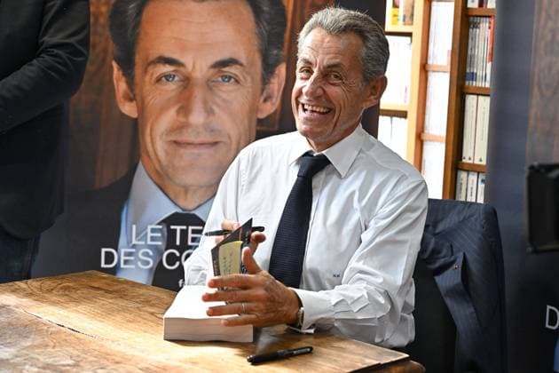 Bilder des Jahres 2023, News 09 September News Themen der Woche KW35 Nicolas Sarkozy Book Signing - Deauville Former French President Nicolas Sarkozy signs copies of his last book during a signing session, in Deauville, France, on September 1, 2023. Sarkozy will be tried in 2025 over allegations he took money from late Libyan dictator Moamer Kadhafi to fund one of his election campaigns, prosecutors said on August 25, 2023. Photo by Julien reynaud APS-Medias ABACAPRESS.COM Deauville France  Copyright: xReynaudxJulien APS-Medias ABACAx 865976_016 ReynaudxJulien APS-Medias ABACAx 865976_016