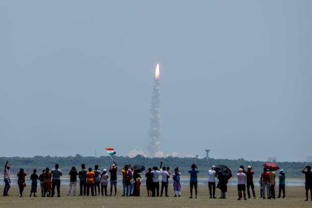 Bilder des Jahres 2023, News 09 September News Themen der Woche KW35 News Bilder des Tages September 2, 2023, Sriharikota, Andhra Pradesh, India: Aditya L1, India s first-ever solar mission, was launched by the ISRO on Saturday at SDSC-SHAR, Sriharikota in Andhra Pradesh. The spacecraft will be positioned within a Ã¢â‚¬oehalo orbit around Lagrange point 1 (L1) in the Sun-Earth system, located approximately 1.5 million km away from Earth. Study will be conducted of chromospheric and coronal heating, physics of the partially ionized plasma, initiation of the coronal mass ejections, and flares. Sriharikota India - ZUMAs280 20230902_zsp_s280_004 Copyright: xSeshadrixSukumarx