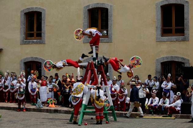 Ritual Ceremony Of Voladores Of Mexico Dance of the Huahuas Voladores at the facilities of the Los Pinos Cultural Complex in Mexico City, as part of the 8th National Meeting of the Ritual Ceremony of Voladores, with the purpose of strengthening, protecting and disseminating said dance within the framework of the 14 years of the declaration of this tradition as Intangible Cultural Heritage of Humanity. The origins of the voladores ceremony date back to pre-Hispanic times. Although there is no exact date, it is known that upon the arrival of the conquerors, its main chroniclers considered this dance as a game , perhaps because originally the attire used consisted of costumes made with real bird feathers that represented eagles, owls , c  Copyright: xGerardoxVieyrax originalFilename: vieyra-notitle230901_npcgI.jpg