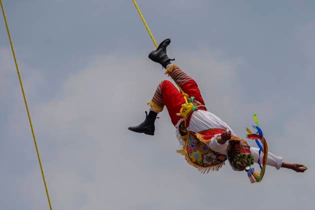Ritual Ceremony Of Voladores Of Mexico A flyer from Papantla (a town belonging to the State of Veracruz, Mexico), dances in the air at the facilities of the Los Pinos Cultural Complex in Mexico City, as part of the 8th National Meeting of the Voladores Ritual Ceremony, with the purpose of strengthening, protecting and disseminating said dance within the framework of the 14 years of the declaration of this tradition as Intangible Cultural Heritage of Humanity. The origins of the voladores ceremony date back to pre-Hispanic times. Although there is no exact date, it is known that upon the arrival of the conquerors, its main chroniclers considered this dance as a game , perhaps because originally the attire used consisted of costumes mad  Copyright: xGerardoxVieyrax originalFilename: vieyra-notitle230901_npK0C.jpg