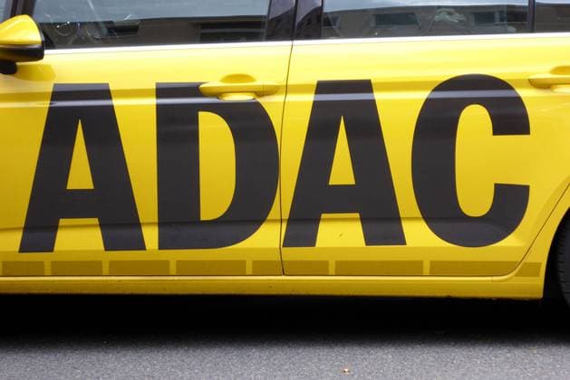 ADAC Allgemeine Deutsche Automobil Club e V lettering traffic club ADAC car yellow angel ADAC lettering