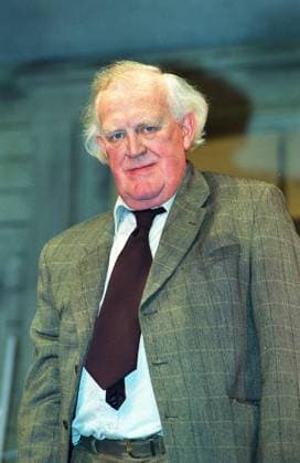 JOSS ACKLAND British Actor (In a scene from the play The Gin Game , at the Savoy Theatre, London) COMPULSORY CREDIT: UPPA Photoshot Photo UHY 015996 B-14 30.03.1999 JOSS ACKLAND British Actor (In a scene from the play The Gin Game , at the Savoy Theatre, London) COMPULSORY CREDIT: Starstock Photoshot Photo UHY 015996 B-14 30.03.1999, Credit:Photoshot Avalon United Kingdom  Copyright: xPhotoshotx xAvalonx 0502512919